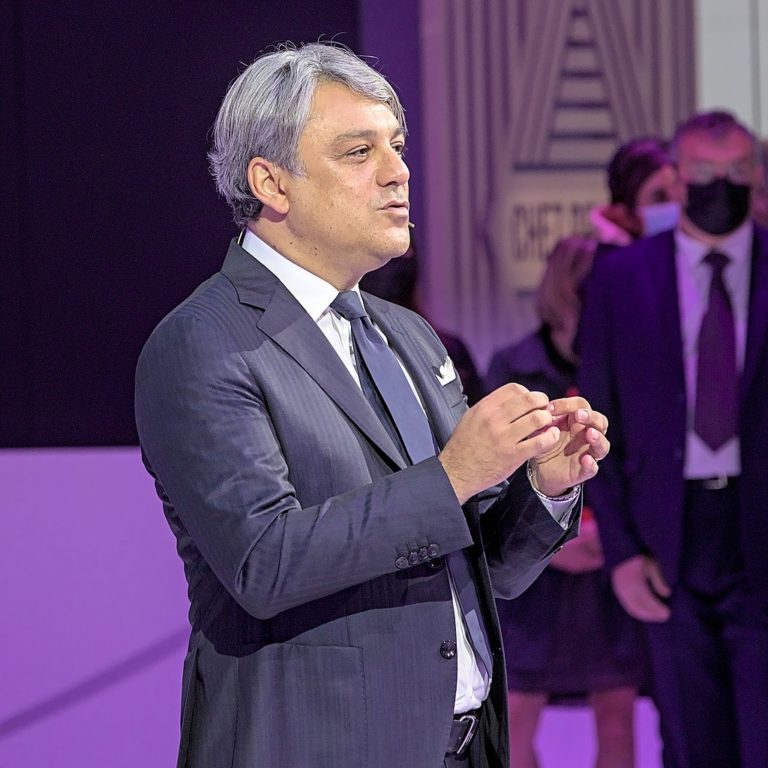 Le portrait du PDG de Renault, Luca de Meo